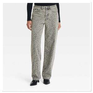 Women’s Mid-Rise 90’s Baggy Jeans Universal Thread Light Beige Leopard Print